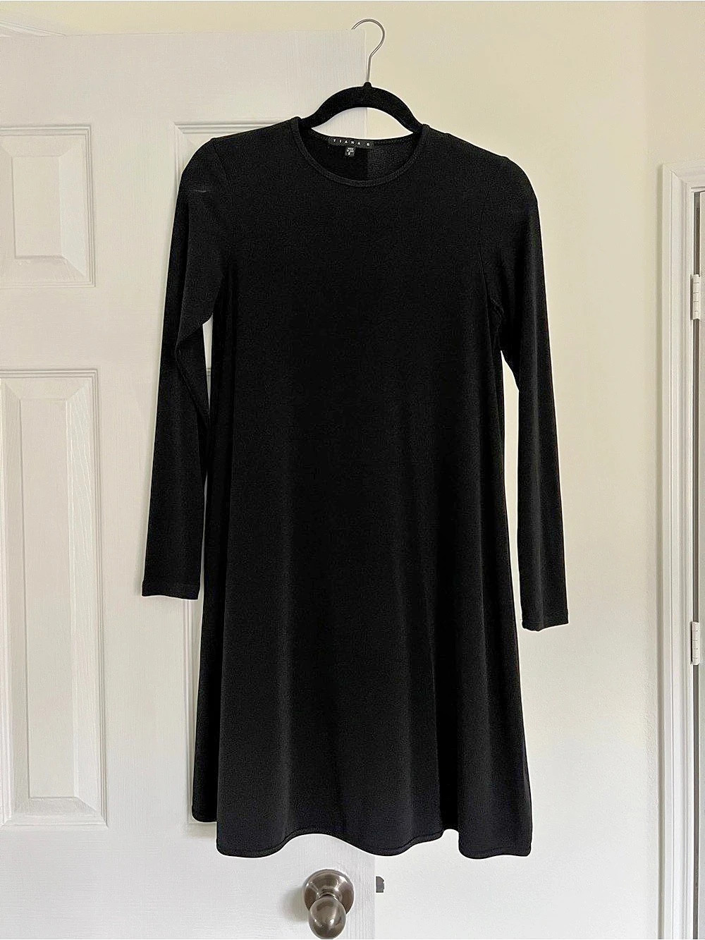 Tiana B Long Sleeve Midi Dress in Black Size Small Like New